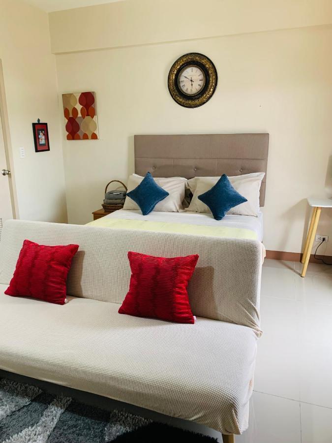 One Palm Tree Villas Condominium - Studio 2Nd Fl With Balcony - Across Terminal 3 Airport Pasay Esterno foto