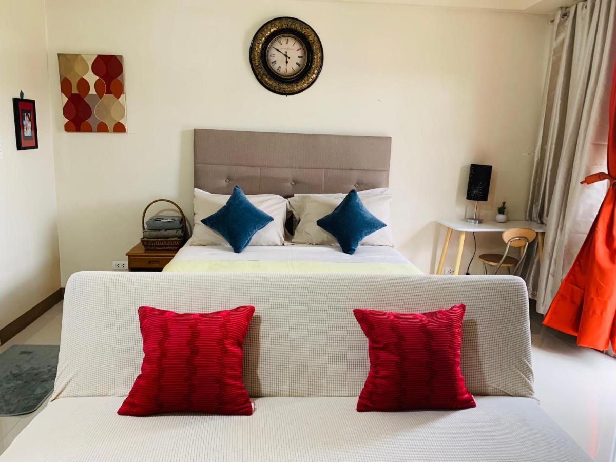 One Palm Tree Villas Condominium - Studio 2Nd Fl With Balcony - Across Terminal 3 Airport Pasay Esterno foto