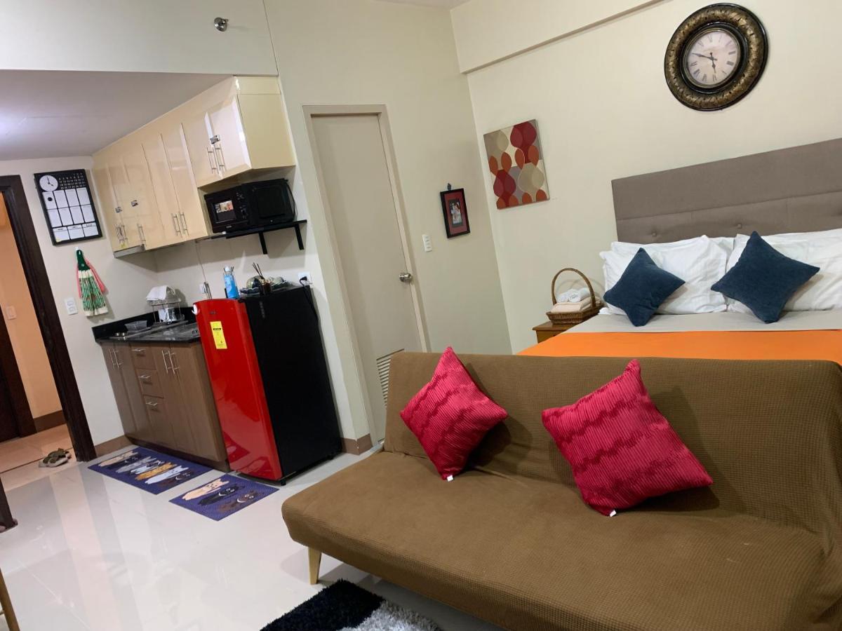 One Palm Tree Villas Condominium - Studio 2Nd Fl With Balcony - Across Terminal 3 Airport Pasay Esterno foto