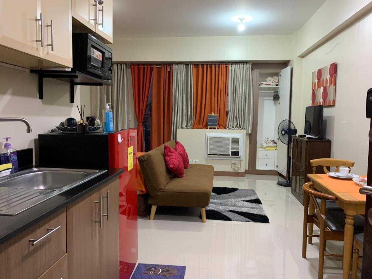 One Palm Tree Villas Condominium - Studio 2Nd Fl With Balcony - Across Terminal 3 Airport Pasay Esterno foto