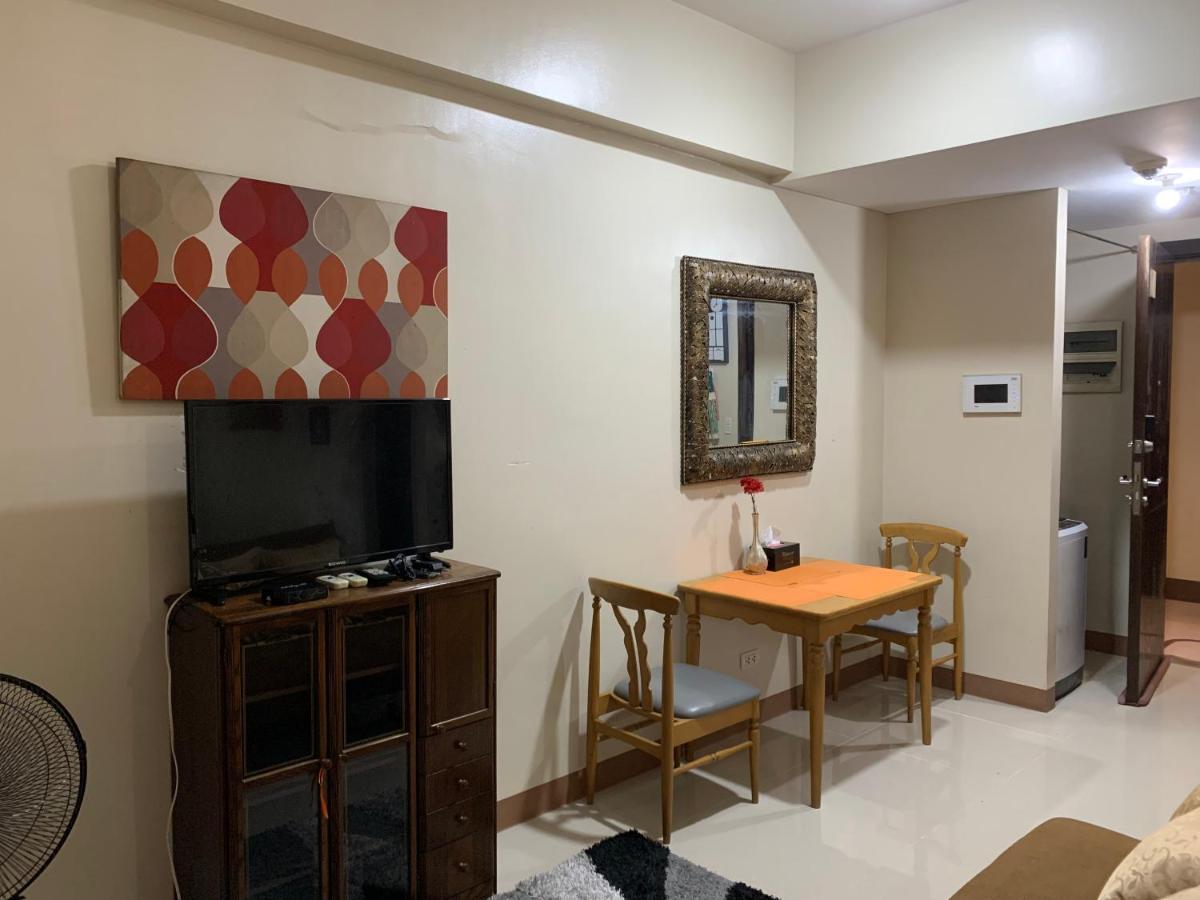 One Palm Tree Villas Condominium - Studio 2Nd Fl With Balcony - Across Terminal 3 Airport Pasay Esterno foto