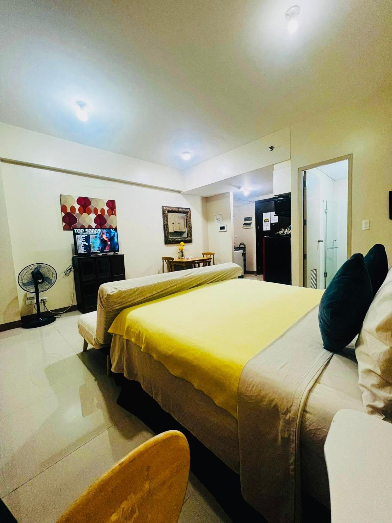 One Palm Tree Villas Condominium - Studio 2Nd Fl With Balcony - Across Terminal 3 Airport Pasay Esterno foto
