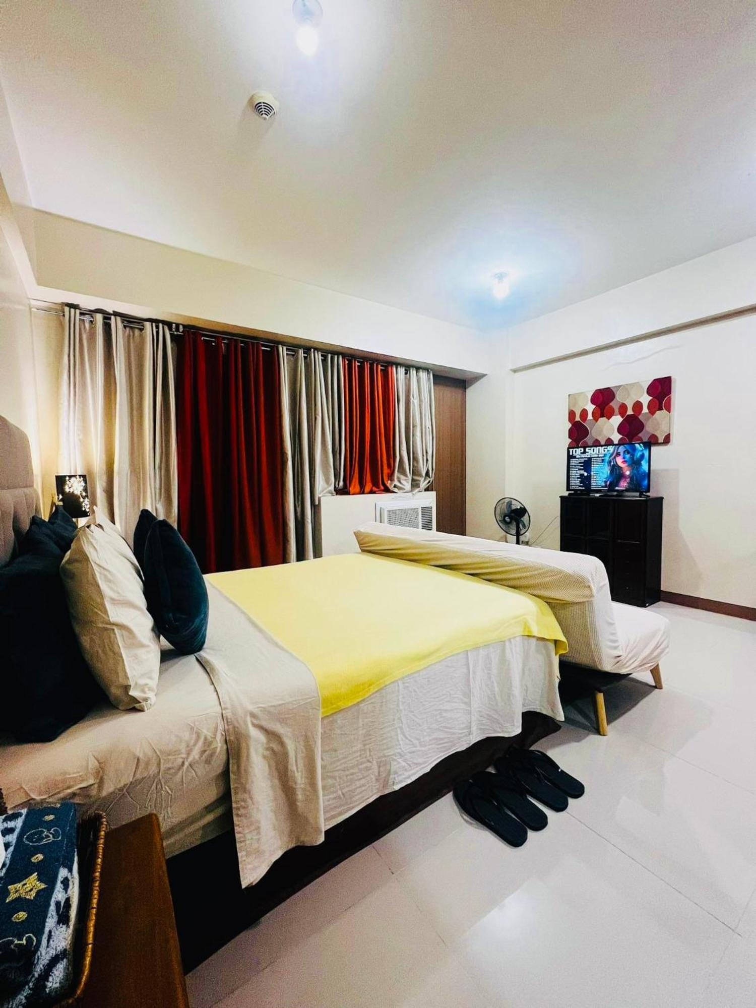 One Palm Tree Villas Condominium - Studio 2Nd Fl With Balcony - Across Terminal 3 Airport Pasay Esterno foto