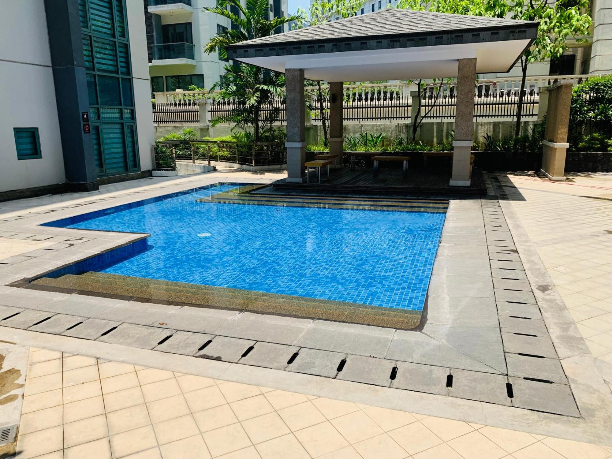 One Palm Tree Villas Condominium - Studio 2Nd Fl With Balcony - Across Terminal 3 Airport Pasay Esterno foto