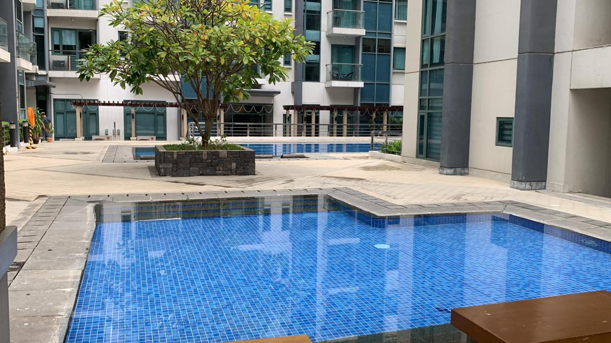 One Palm Tree Villas Condominium - Studio 2Nd Fl With Balcony - Across Terminal 3 Airport Pasay Esterno foto