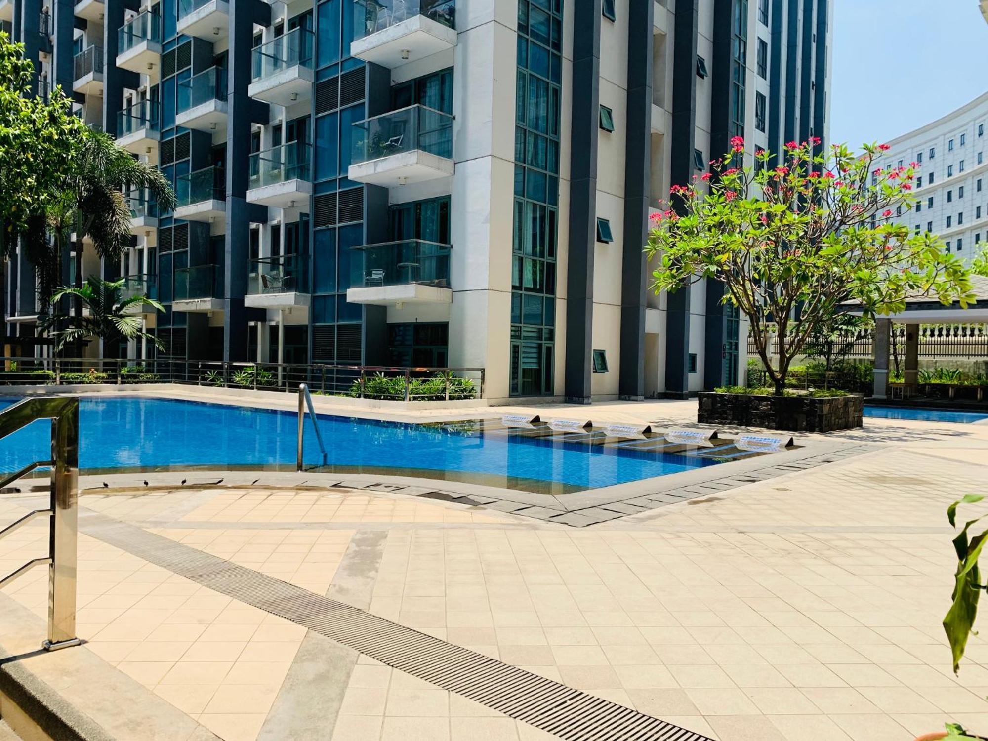 One Palm Tree Villas Condominium - Studio 2Nd Fl With Balcony - Across Terminal 3 Airport Pasay Esterno foto