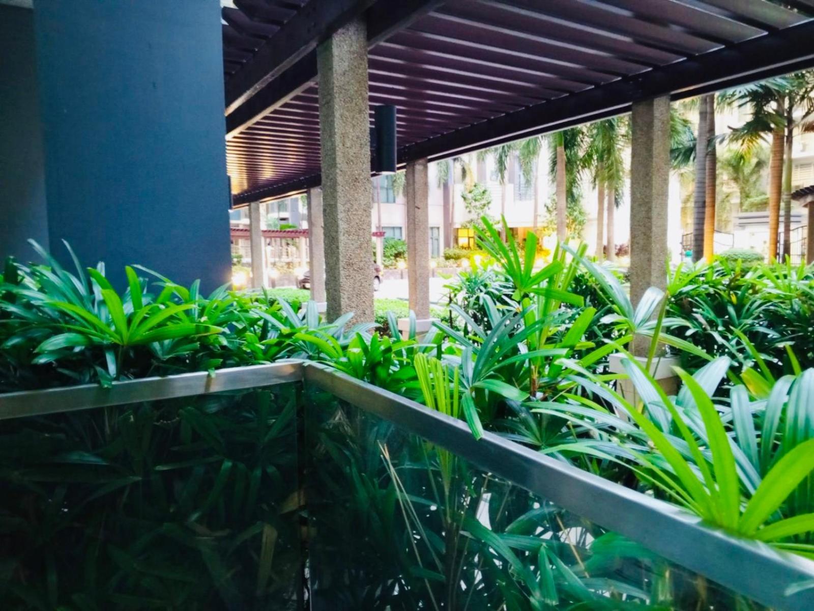 One Palm Tree Villas Condominium - Studio 2Nd Fl With Balcony - Across Terminal 3 Airport Pasay Esterno foto