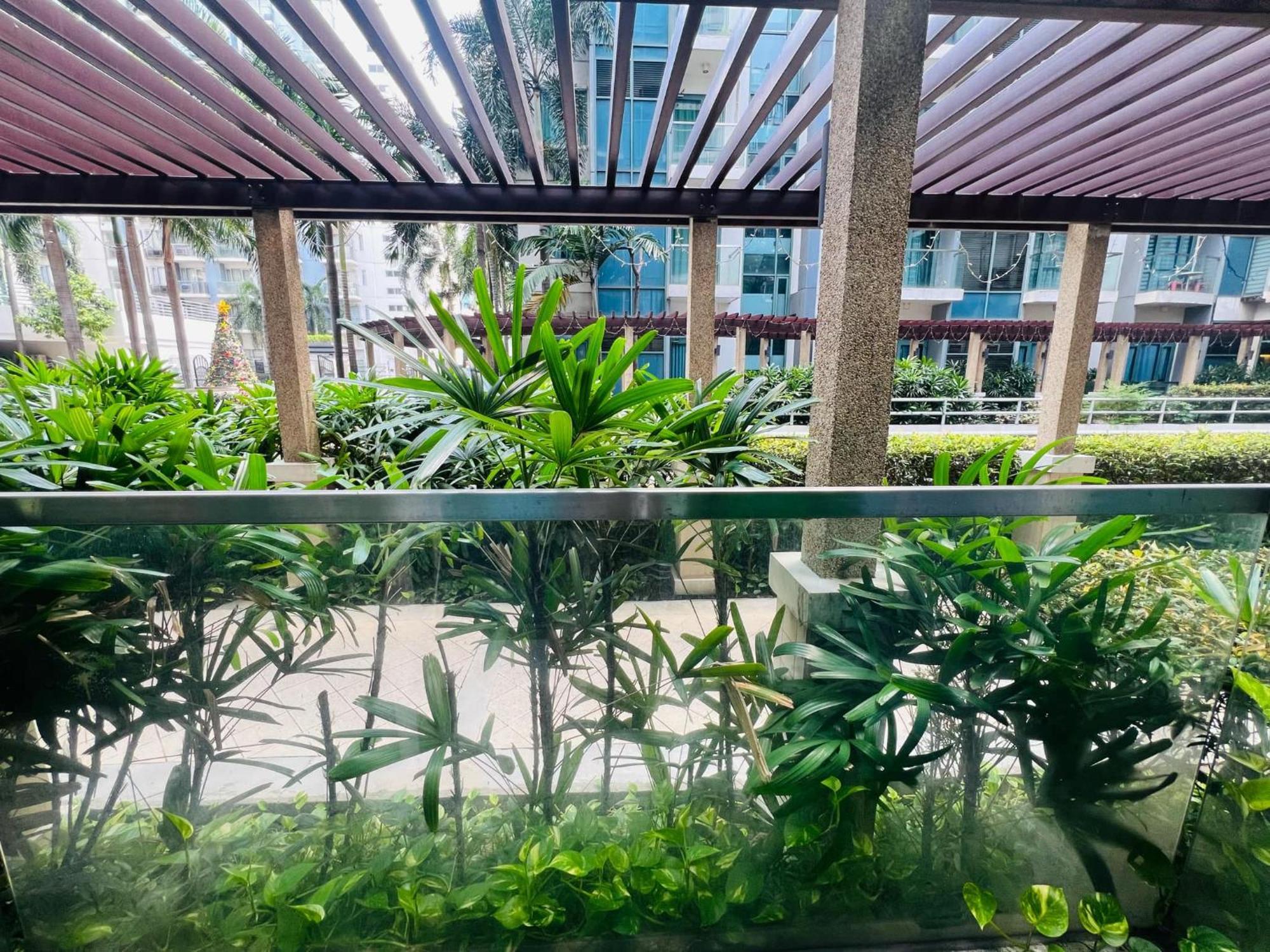 One Palm Tree Villas Condominium - Studio 2Nd Fl With Balcony - Across Terminal 3 Airport Pasay Esterno foto
