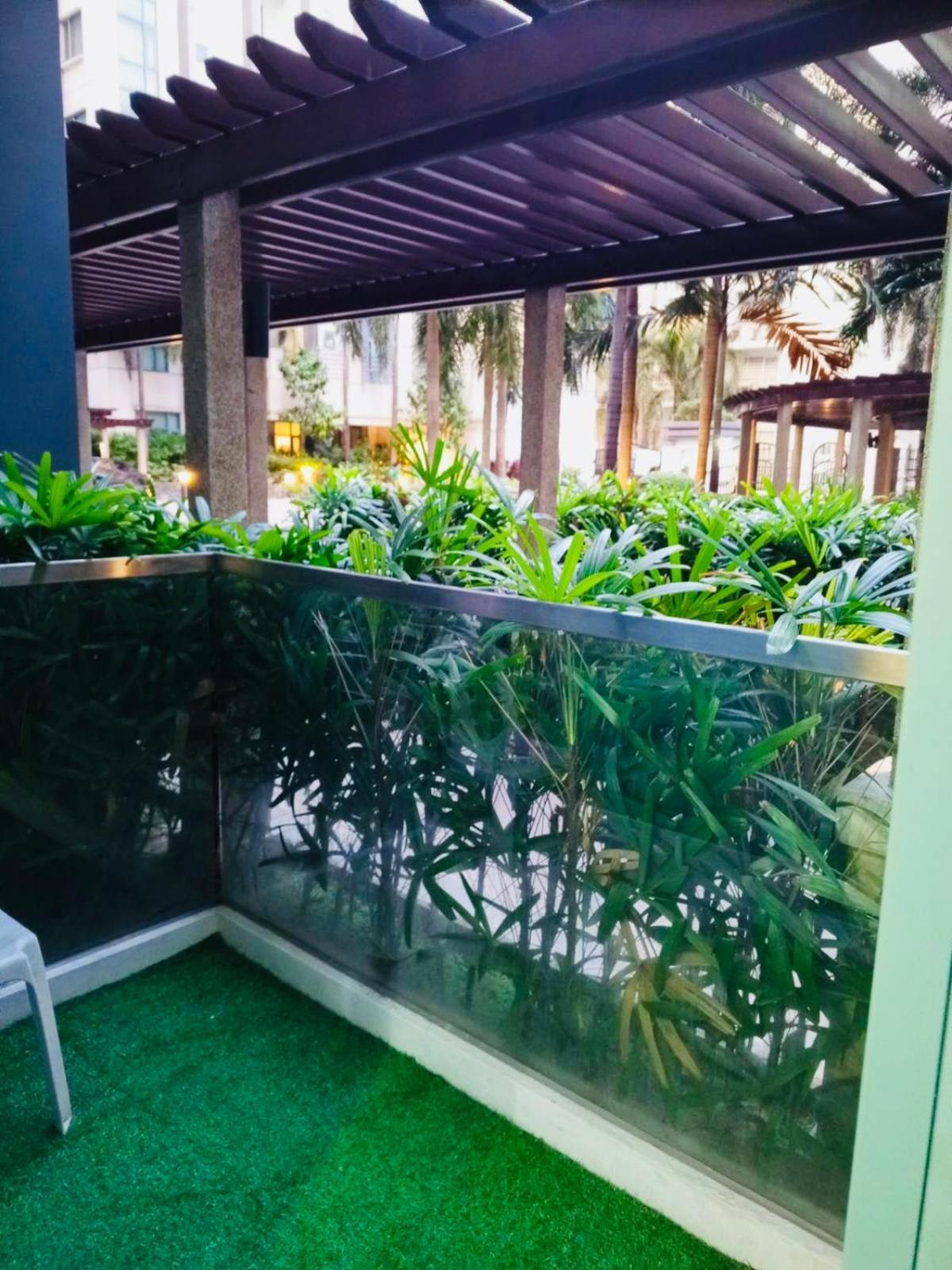 One Palm Tree Villas Condominium - Studio 2Nd Fl With Balcony - Across Terminal 3 Airport Pasay Esterno foto