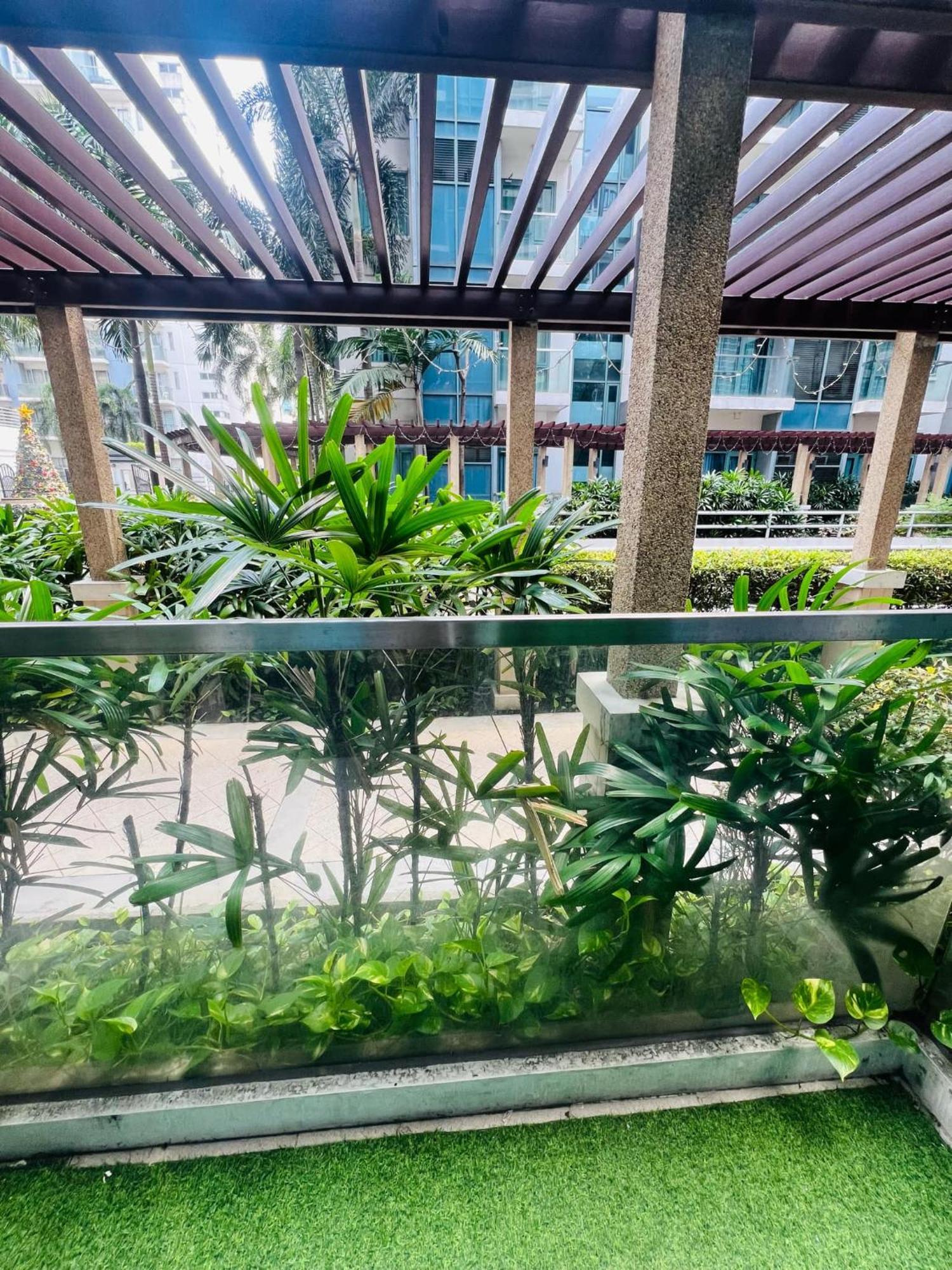 One Palm Tree Villas Condominium - Studio 2Nd Fl With Balcony - Across Terminal 3 Airport Pasay Esterno foto
