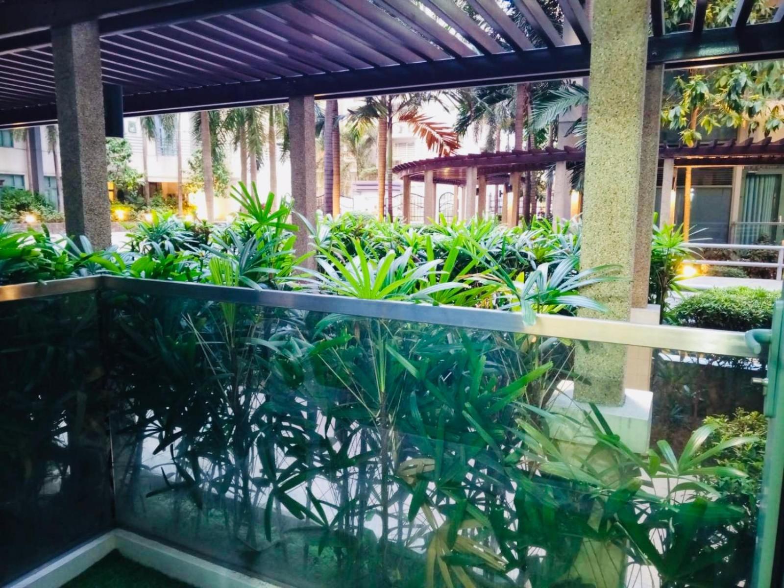 One Palm Tree Villas Condominium - Studio 2Nd Fl With Balcony - Across Terminal 3 Airport Pasay Esterno foto