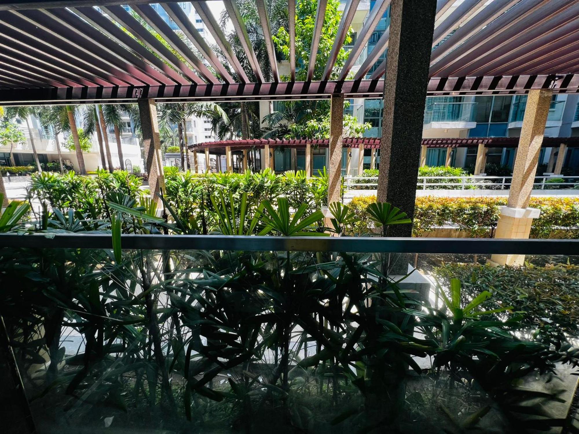 One Palm Tree Villas Condominium - Studio 2Nd Fl With Balcony - Across Terminal 3 Airport Pasay Esterno foto