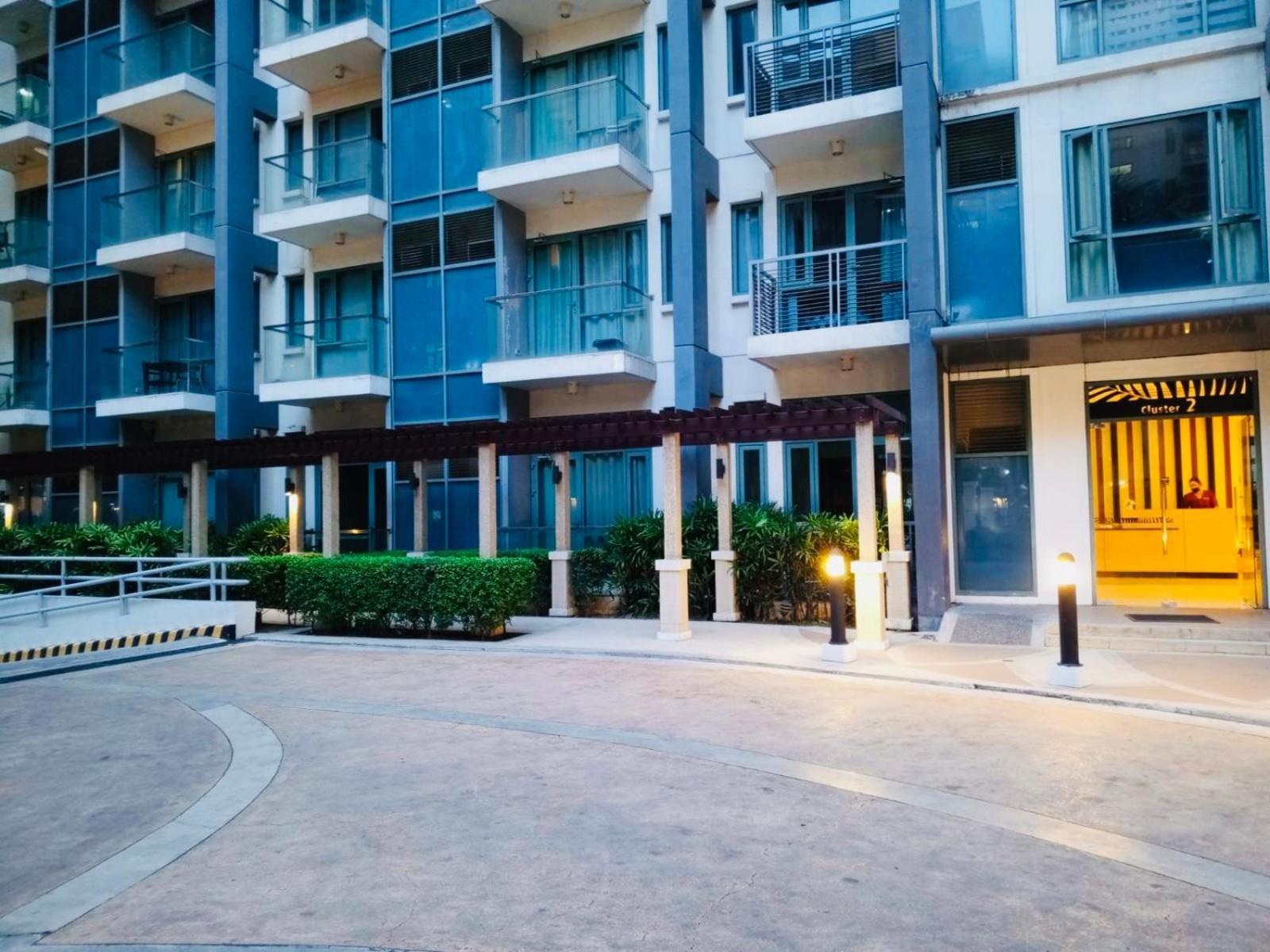 One Palm Tree Villas Condominium - Studio 2Nd Fl With Balcony - Across Terminal 3 Airport Pasay Esterno foto