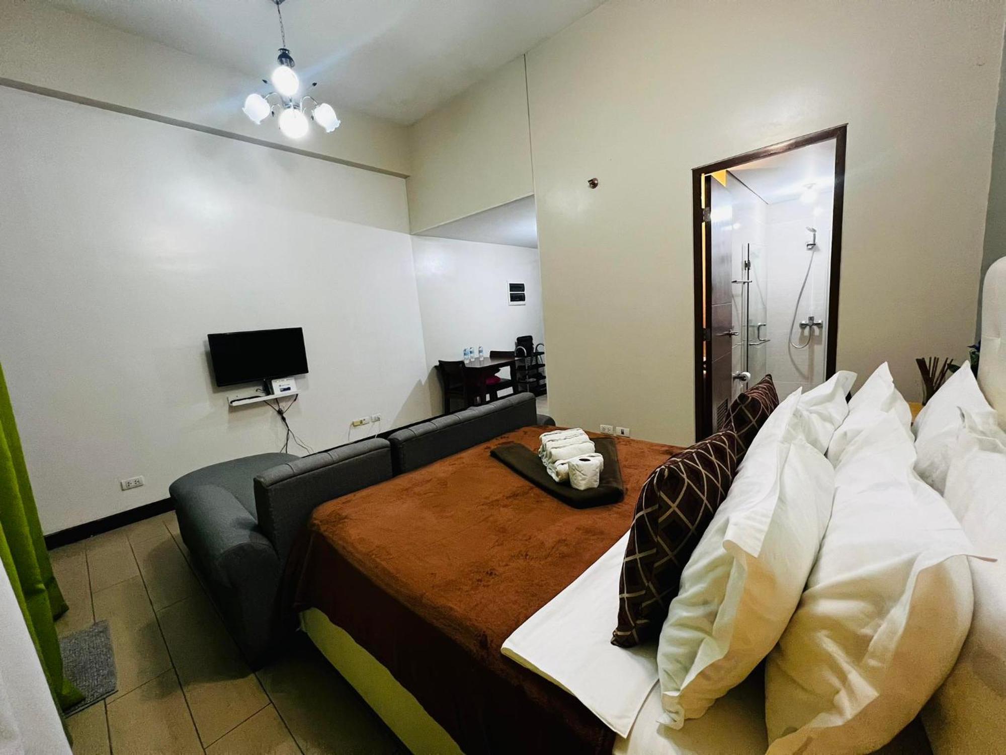 One Palm Tree Villas Condominium - Studio 2Nd Fl With Balcony - Across Terminal 3 Airport Pasay Esterno foto
