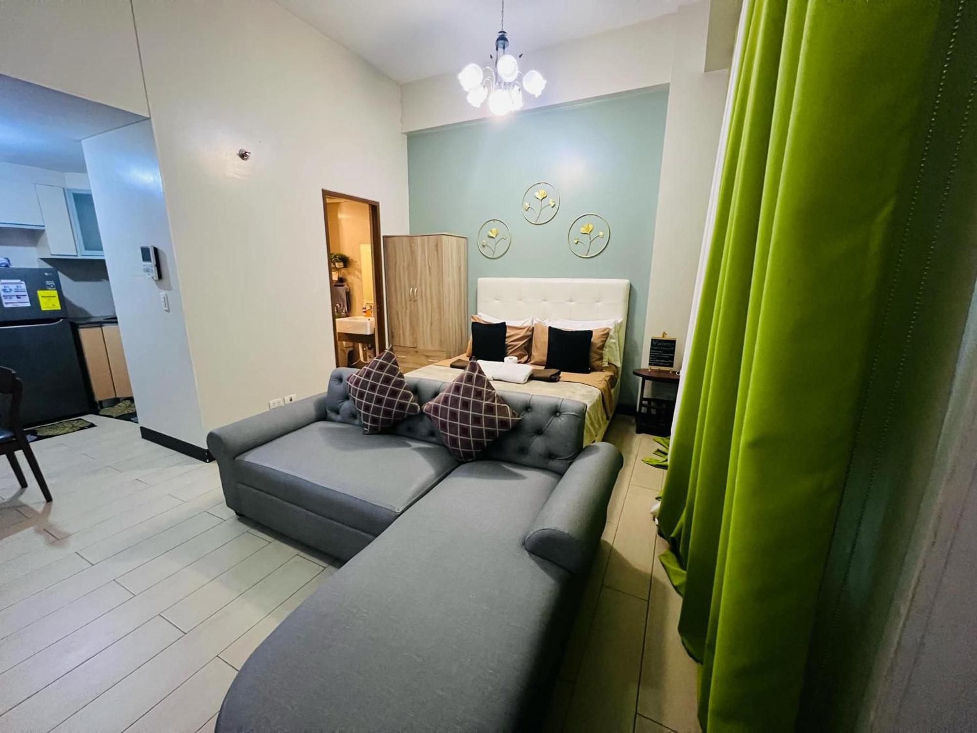 One Palm Tree Villas Condominium - Studio 2Nd Fl With Balcony - Across Terminal 3 Airport Pasay Esterno foto