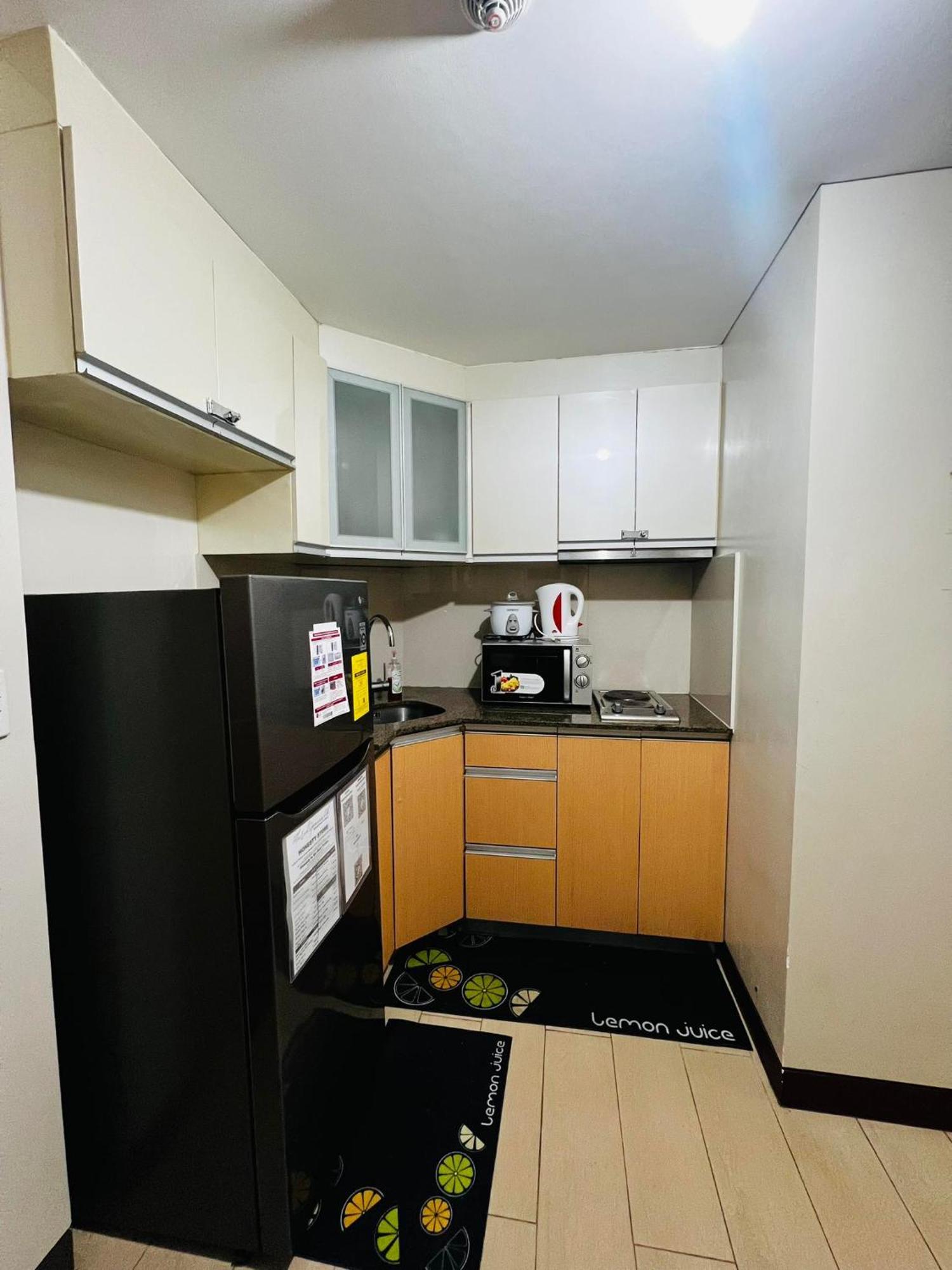 One Palm Tree Villas Condominium - Studio 2Nd Fl With Balcony - Across Terminal 3 Airport Pasay Esterno foto