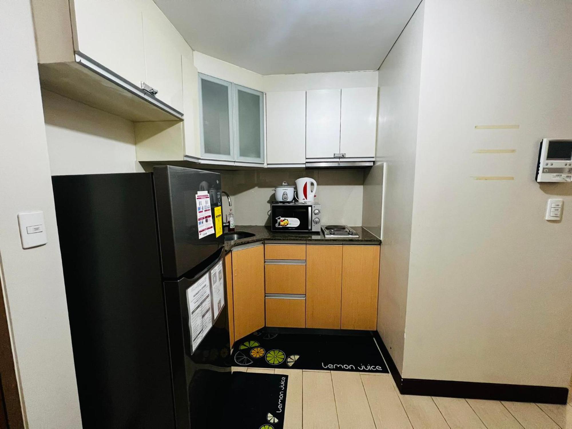 One Palm Tree Villas Condominium - Studio 2Nd Fl With Balcony - Across Terminal 3 Airport Pasay Esterno foto