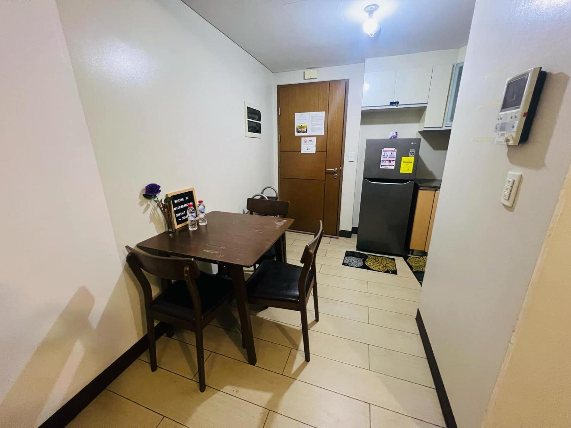 One Palm Tree Villas Condominium - Studio 2Nd Fl With Balcony - Across Terminal 3 Airport Pasay Esterno foto